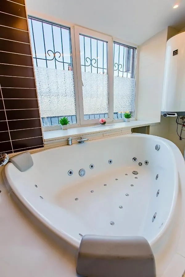 Big Jacuzzi , Sauna , Khreshchatyk Apartments Kyjev
